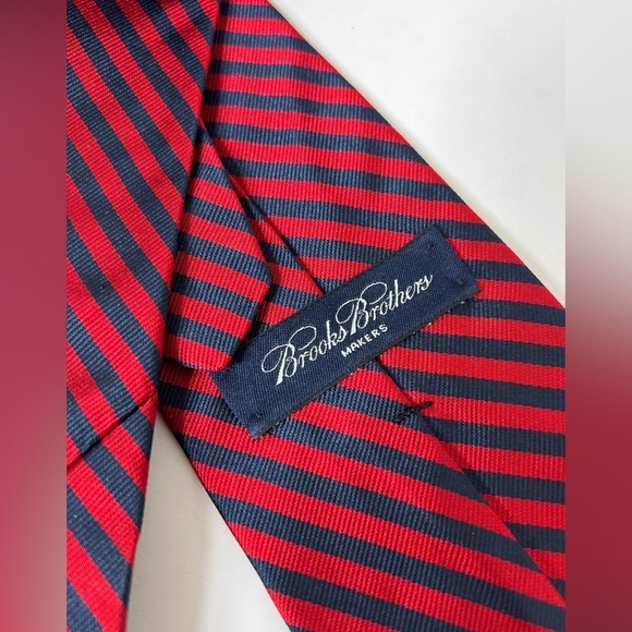 Brooks Brothers Woven in England Mads in USA Classic Red and Navy Power Tie - Picture 9 of 10
